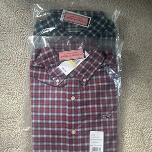 Set of 2 Men’s Vineyard Vines performance classic fit whale shirts